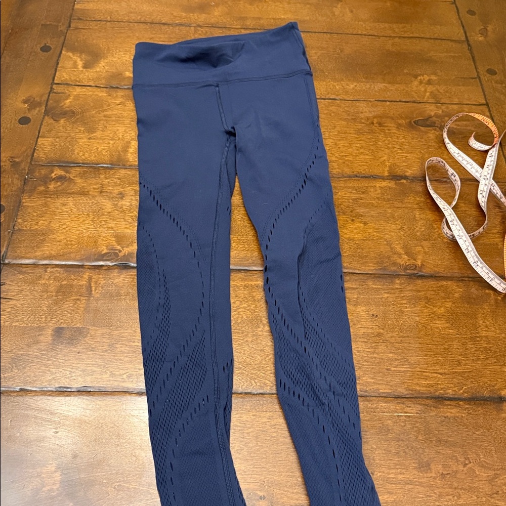 Lulu size 6 knit leggings 25 inch inseam